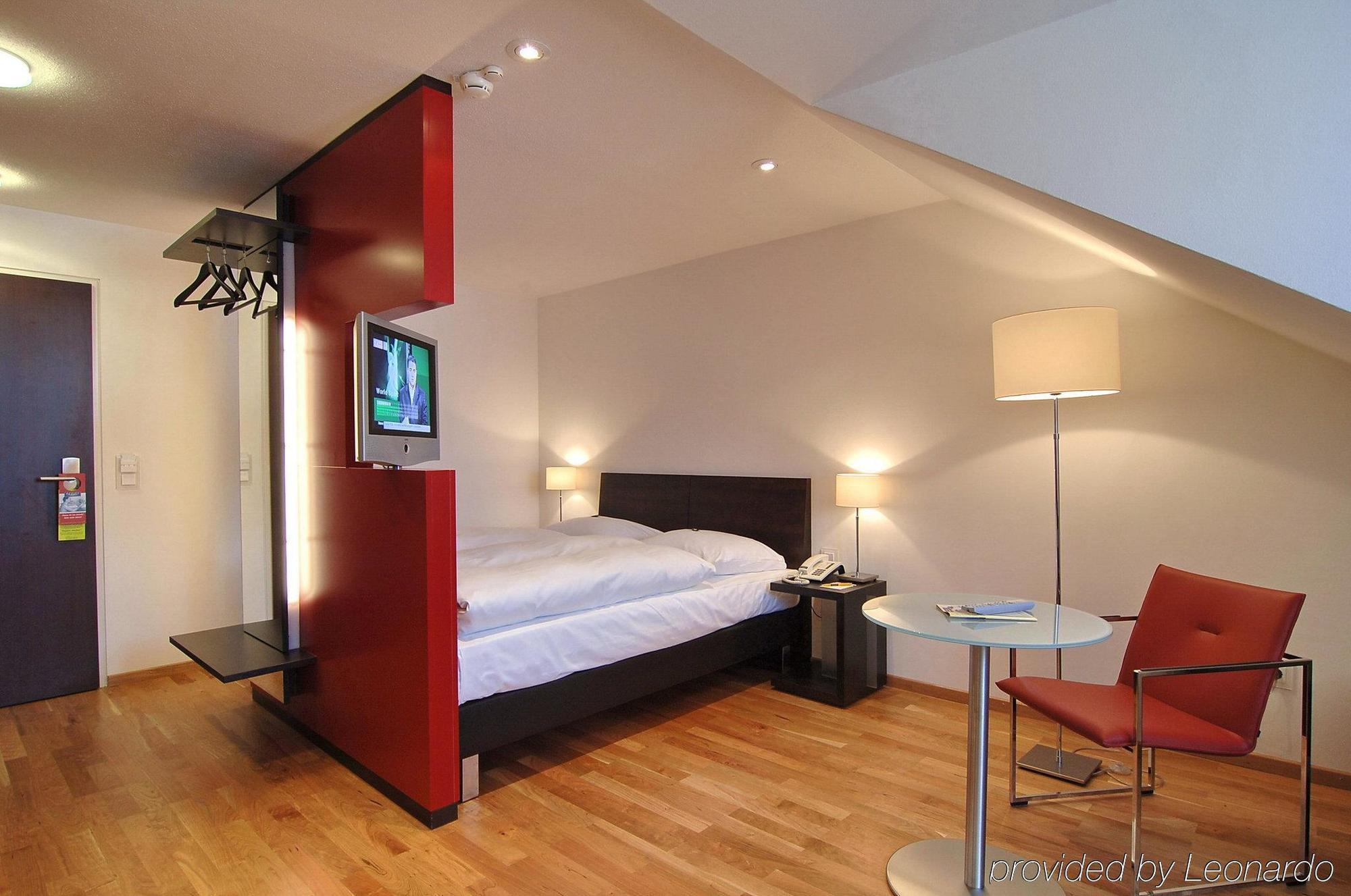 Leonardo West Hotel