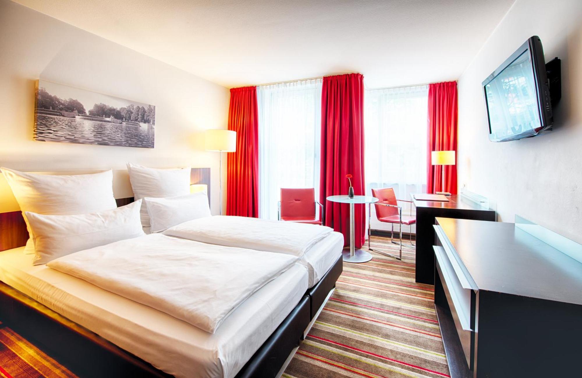 Leonardo West Hotel 4*